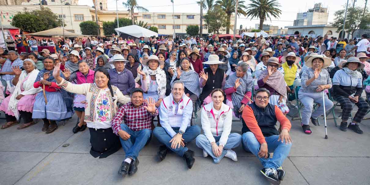 Visita SMDIF juntas auxiliares de Canoa y la Resurrección por festejos navideños