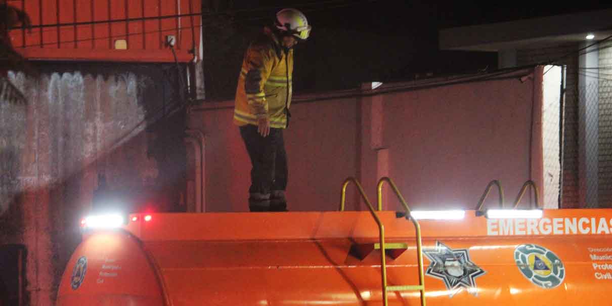 Se incendia Gran Bodega de Amalucan; rescatan a trabajador