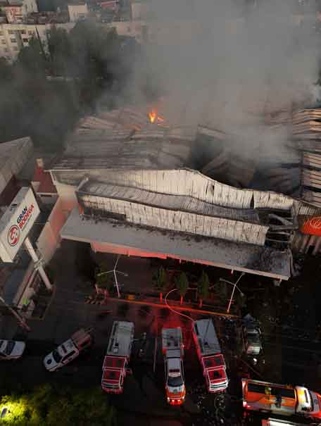 Se incendia Gran Bodega de Amalucan; rescatan a trabajador