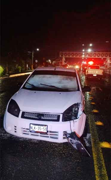 Severos daños materiales dejó accidente entre dos particulares en Xicotepec