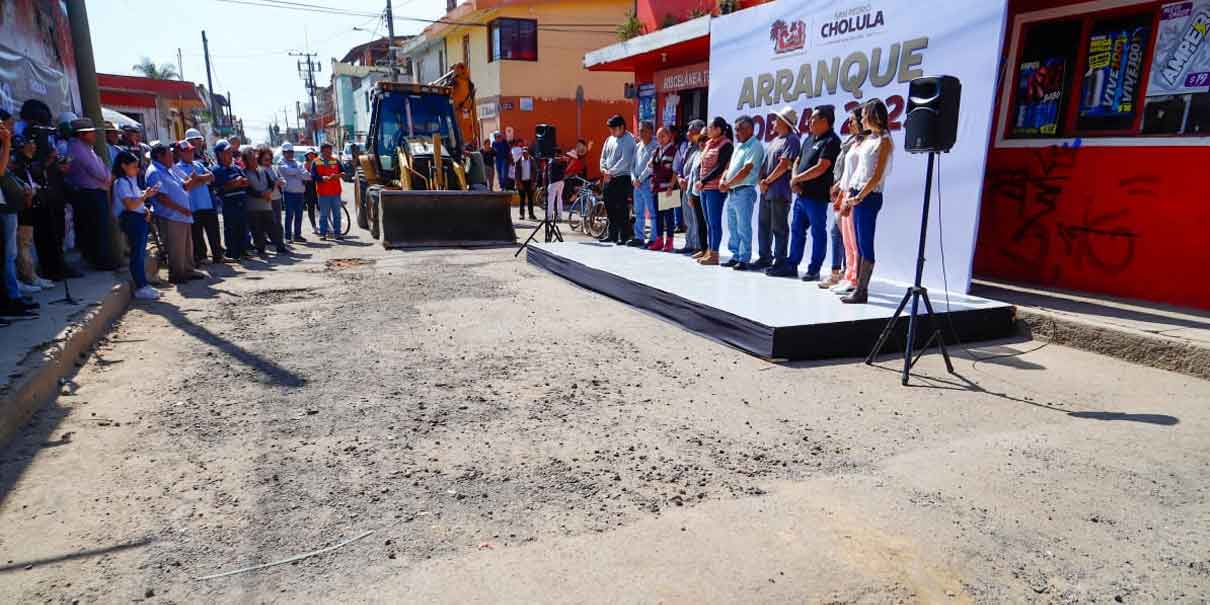 Tonantzin Fernández inició megaobras de pavimentación en San Pedro Cholula