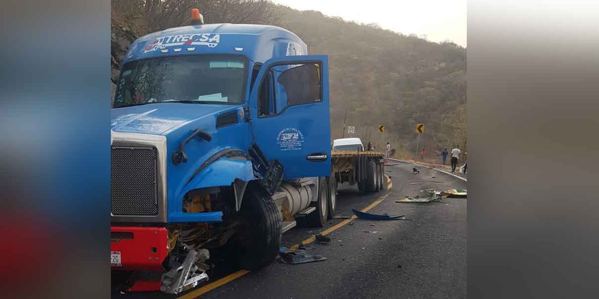 Autobús cae a Barranco en Tehuitzingo; reportan múltiples víctimas