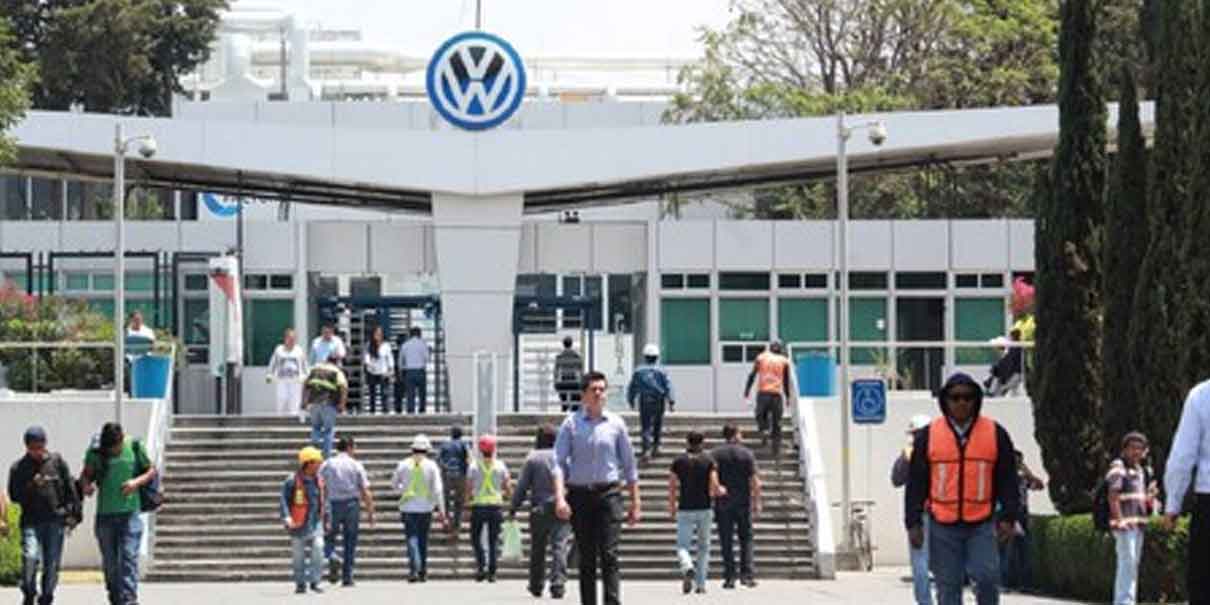 Trabajadores de VW y Audi se van a tiempo extra para ajustar producción