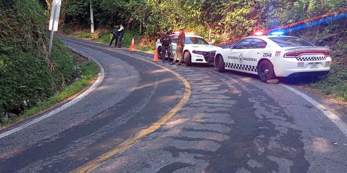 Tractocamión choca y se incendia tras quedarse ¡SIN FRENOS!