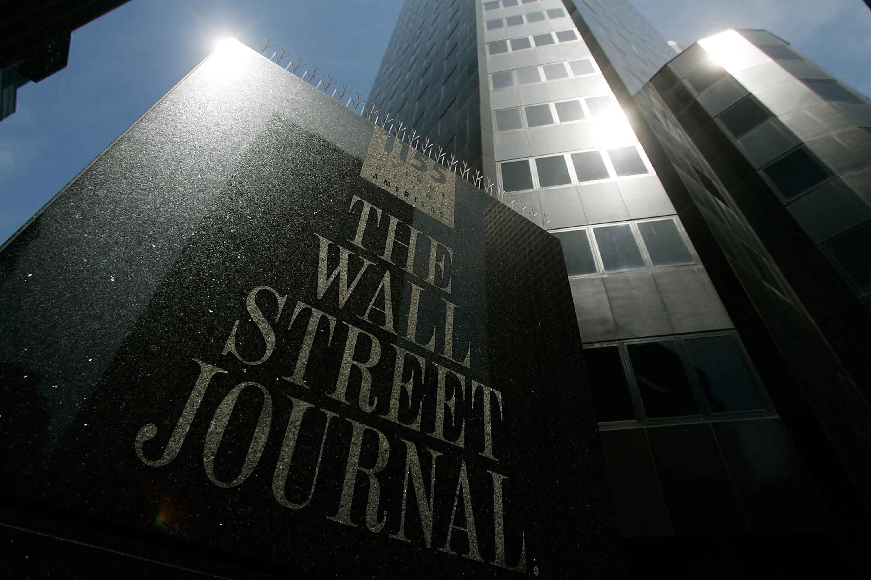 Trump demanda al WSJ por 10 mil mdd y excluye a periodista tras nota sobre Epstein