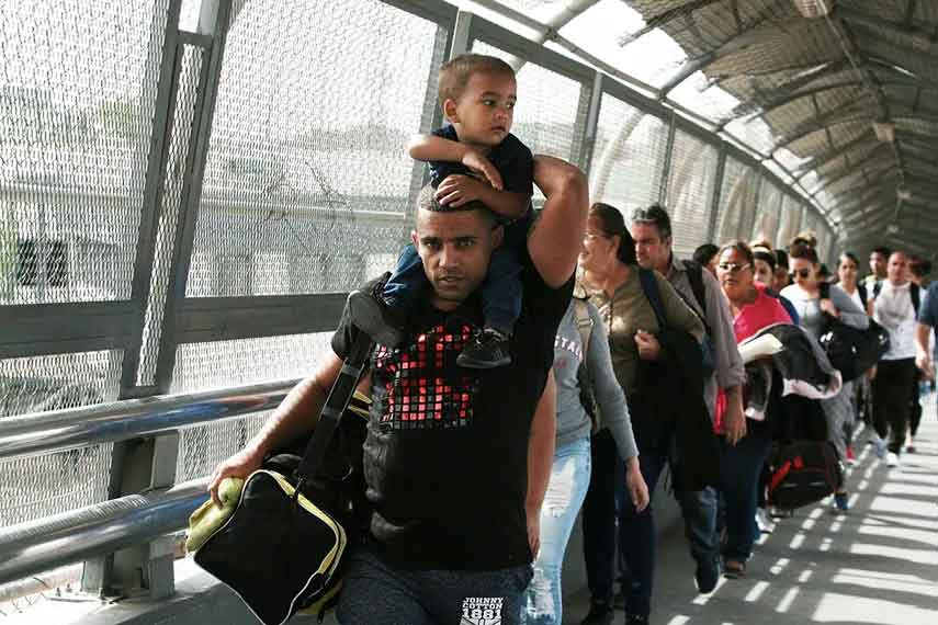 Trump frena el tránsito por México: detenciones bajan de 590 mil a 113 mil