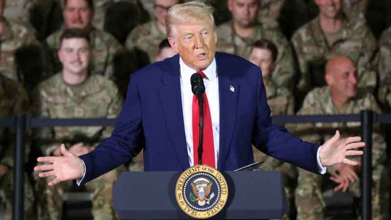 Trump inaugura centro de detención rodeado de caimanes