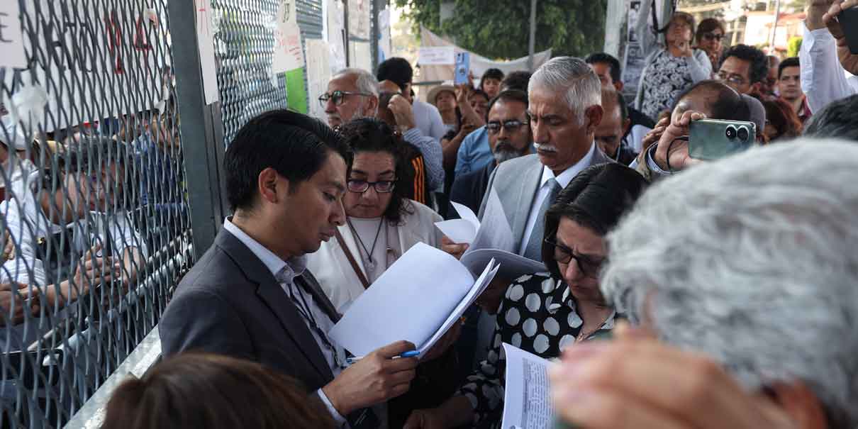 La rectora de la BUAP, Lilia Cedillo, recibió el pliego petitorio general de universitarios paristas