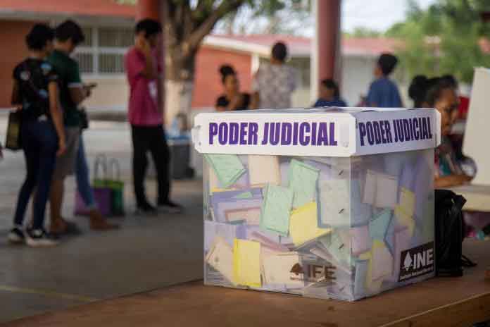 Acordeones, boletas manipuladas y urnas llenas: INE avala elección de ministros