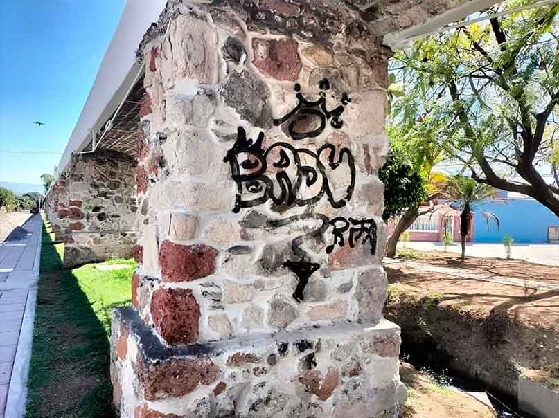 Vandalizan los pilares del Acueducto en Atlixco