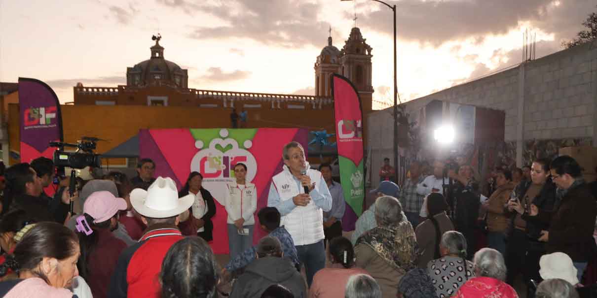 Visita SMDIF juntas auxiliares de Canoa y la Resurrección por festejos navideños