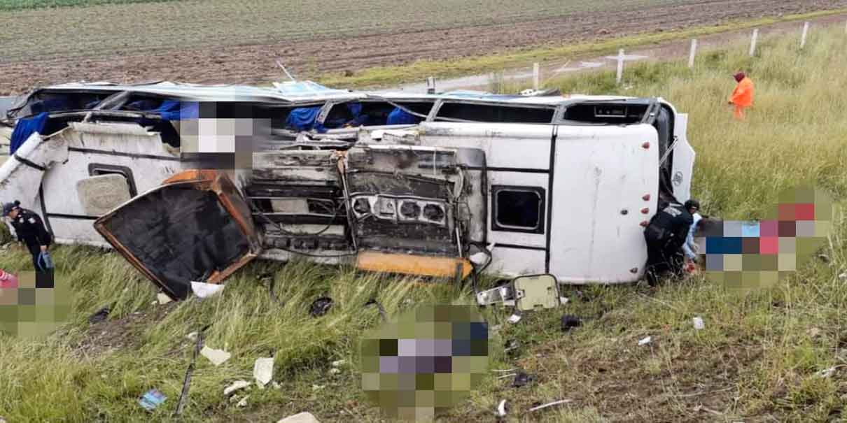 Cuatro muertos deja volcadura de autobús en la Puebla-Tlaxcala