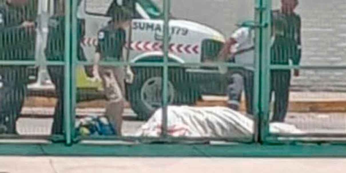 Cadáver de mujer afuera de escuela