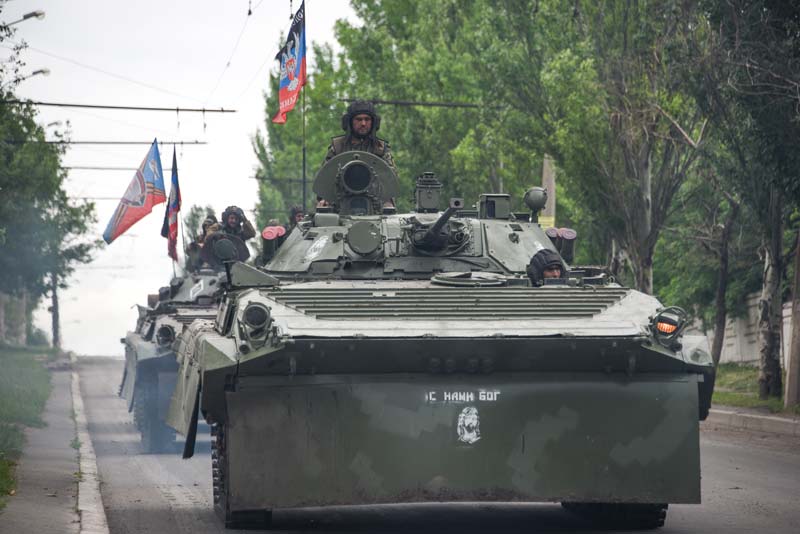 Zelenski advierte que Ucrania no cederá Donbás mientras Rusia gana terreno en el frente