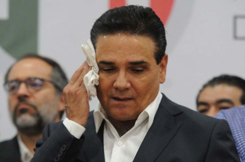 Acusan que Silvano Aureoles escapó con apoyo del CJNG; Interpol activa alerta internacional