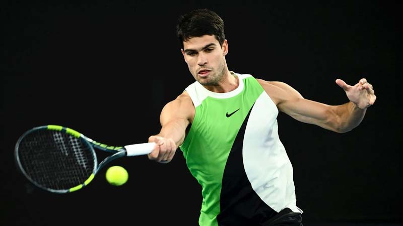 Alcaraz supera a Djokovic y rompe récord en el Abierto de Australia