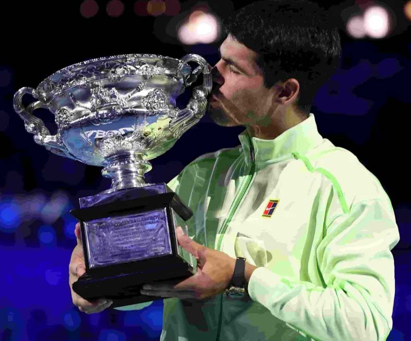 Alcaraz supera a Djokovic y rompe récord en el Abierto de Australia