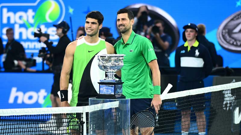 Alcaraz supera a Djokovic y rompe récord en el Abierto de Australia