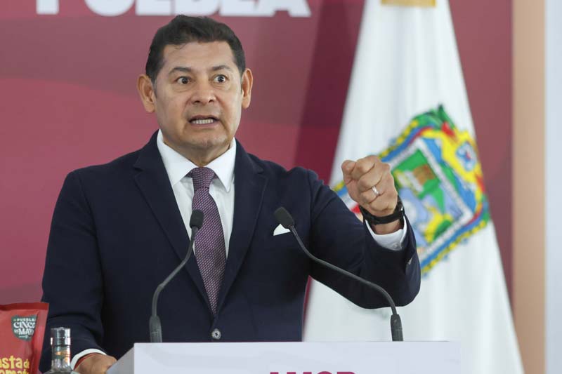 Armenta exhorta a la BUAP a no dejar estudiantes sin universidad