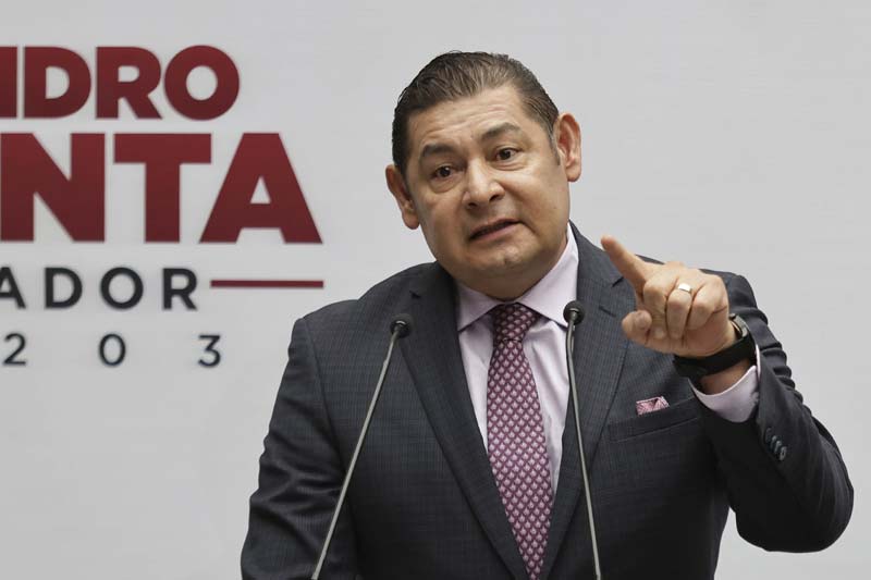 El gobernador Alejandro Armenta Mier