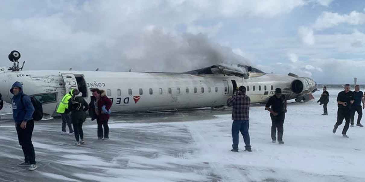 El dramático VIDEO del aterrizaje del avión Delta en Toronto que terminó volcado