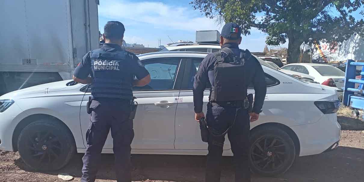 Policías de Cuautlancingo logran recuperar vehículo robado en Cholula