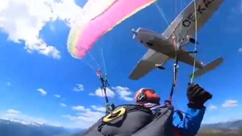 Avioneta embiste parapente en pleno vuelo y mujer sobrevive