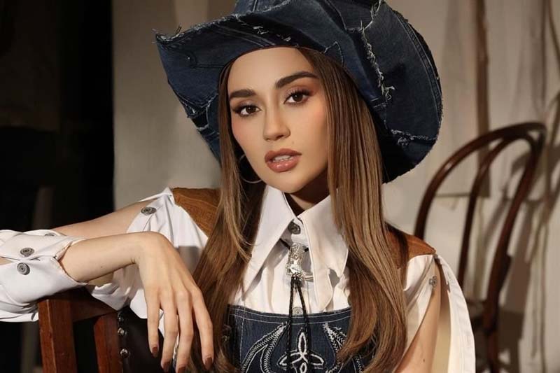 Carolina Ross sorprende con mariachi elegante y contemporáneo en Coleccionando Corazones
