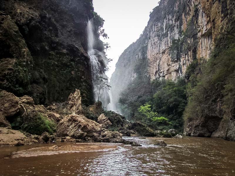 Cascada El Aguacero Chiapas: el paraíso escondido entre selva, ríos subterráneos y grandes cañones naturales