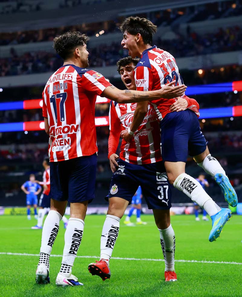 Cruz Azul sobrevive ante Chivas y se juega todo en el Jalisco