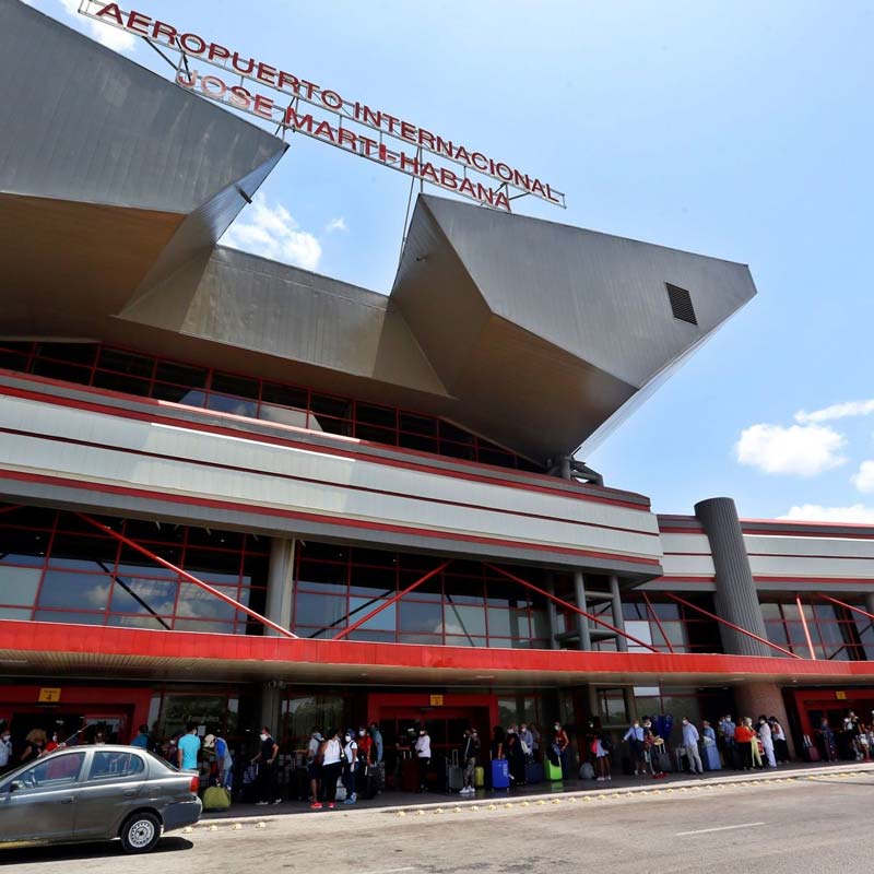 Cuba se queda sin combustible y colapsa la aviación
