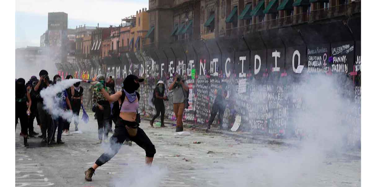 Gobierno Federal afirma que no saben de donde salieron las balas de gotcha y el gas irritantes contra manifestantes 8M  