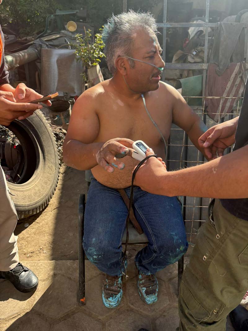 Dos hombres intoxicados mientras pintaban pipa son rescatados en Huejotzingo