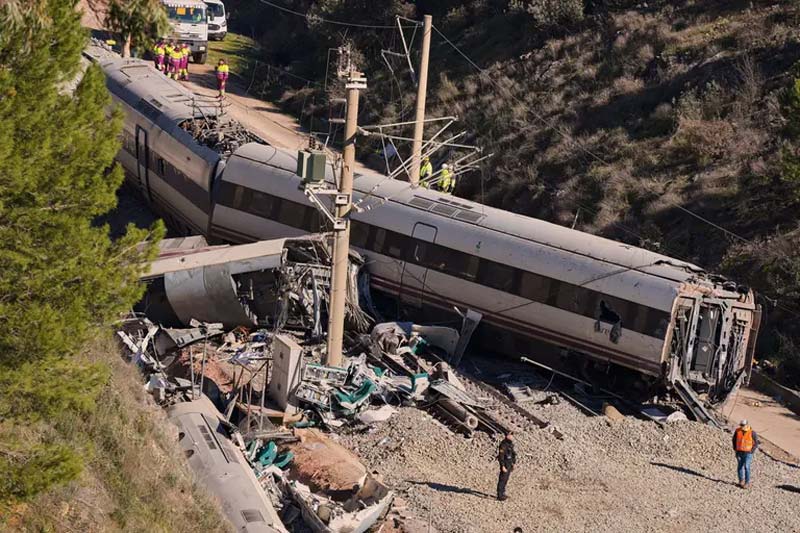 Dos nuevos accidentes de tren en España dejan un muerto y decenas de heridos
