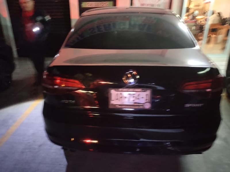 Ebrio impacta tres vehículos en Bulevar Benito Juárez, Xicotepec