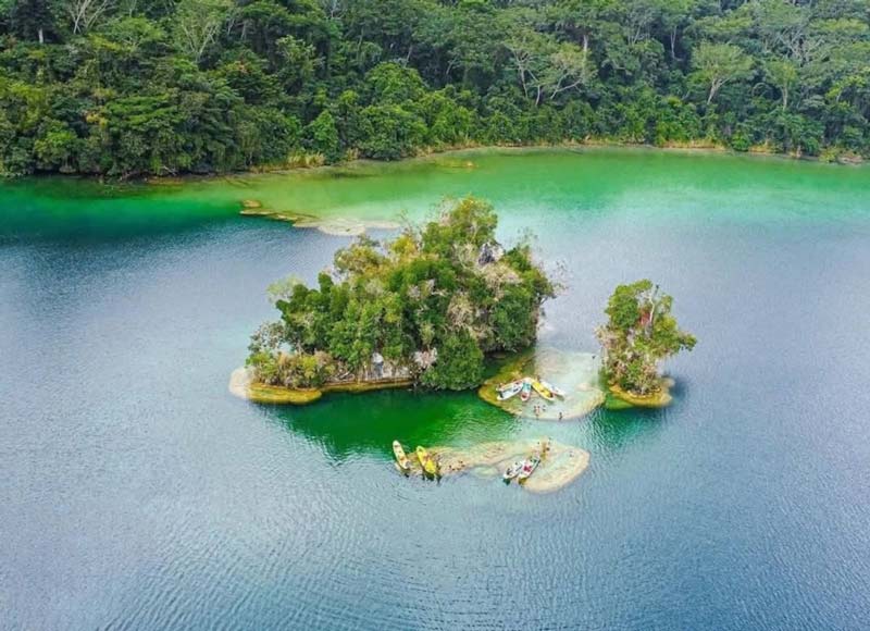 El paraíso secreto de Chiapas: Laguna Miramar, la laguna de aguas cristalinas rodeada de selva