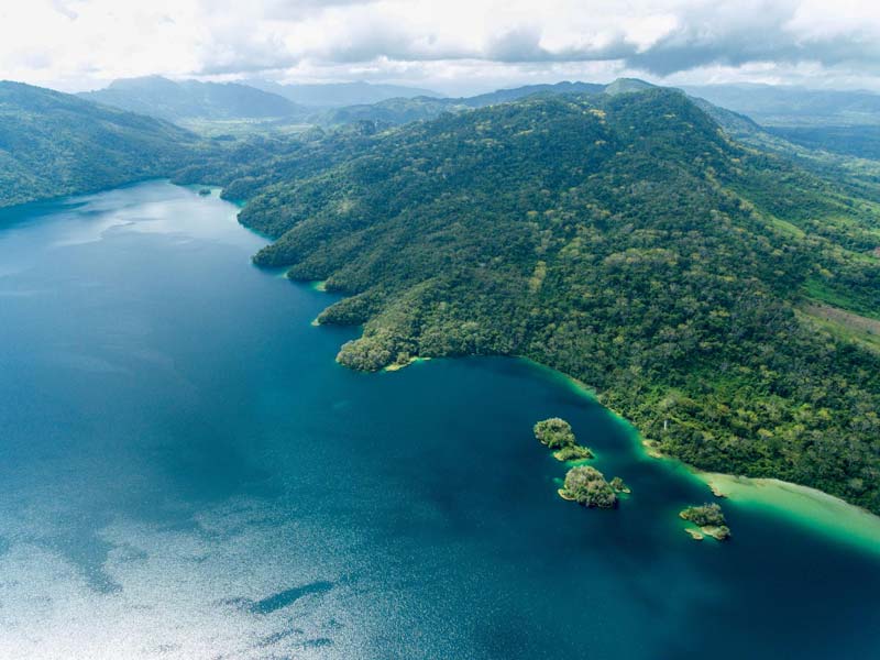 El paraíso secreto de Chiapas: Laguna Miramar, la laguna de aguas cristalinas rodeada de selva