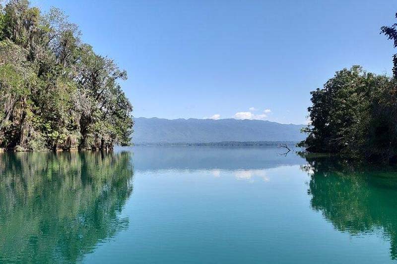 El paraíso secreto de Chiapas: Laguna Miramar, la laguna de aguas cristalinas rodeada de selva