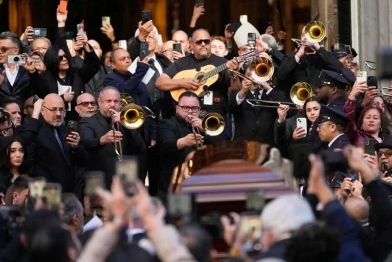 Entre trombones y salsa, despiden a Willie Colón en Nueva York