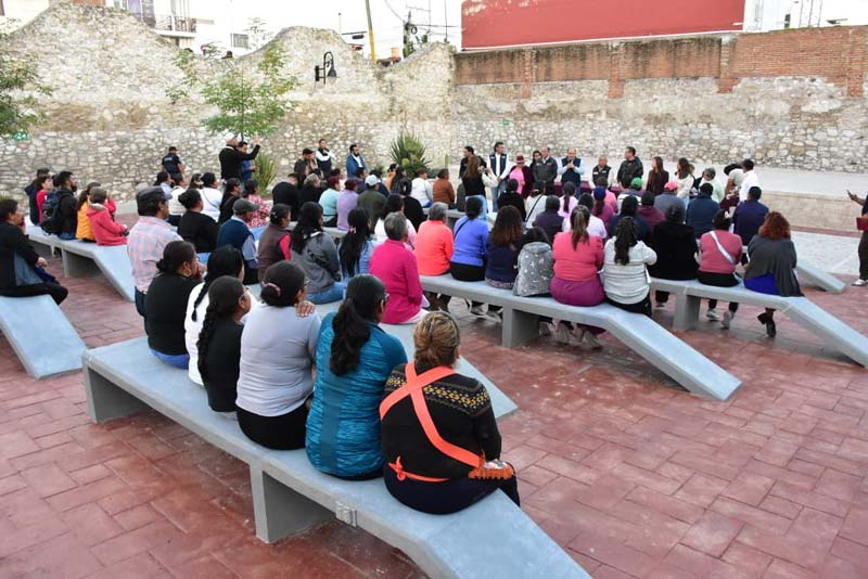 Entrega gobierno de Armenta apoyos a familias afectadas por explosión en Tepeaca