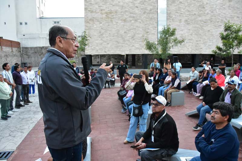 Entrega gobierno de Armenta apoyos a familias afectadas por explosión en Tepeaca