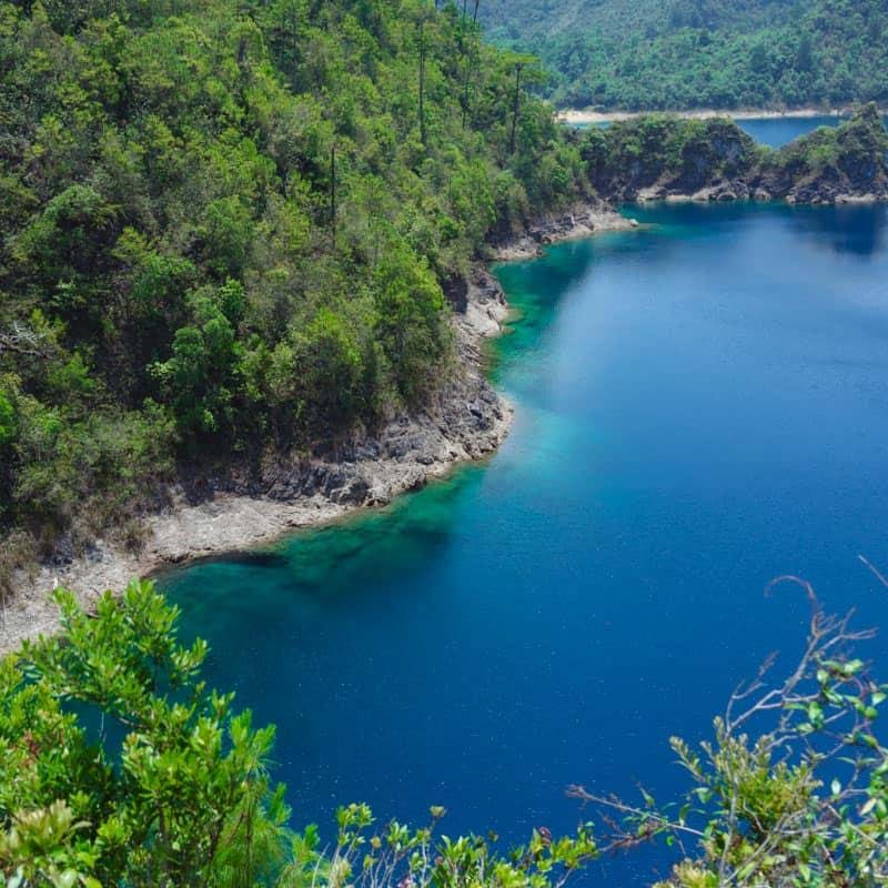Este es el lugar en Chiapas que parece de otro mundo: Lagos de Montebello y sus aguas de colores
