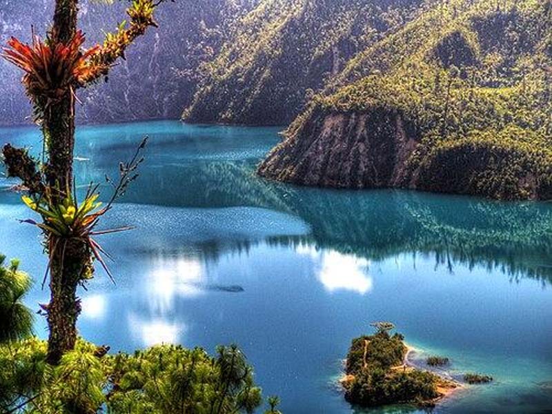 Este es el lugar en Chiapas que parece de otro mundo: Lagos de Montebello y sus aguas de colores