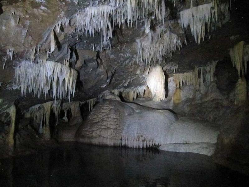 Explora Las Grutas Karmidas, en Zapotitlán de Méndez, Puebla, un mundo subterráneo