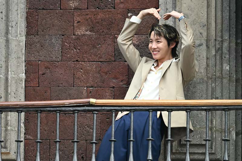 Fans invaden el Zócalo tras reunión de BTS en Palacio Nacional