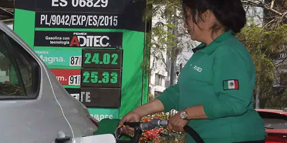 Empresarios acuerdan mantener la gasolina regular a 24 pesos por litro