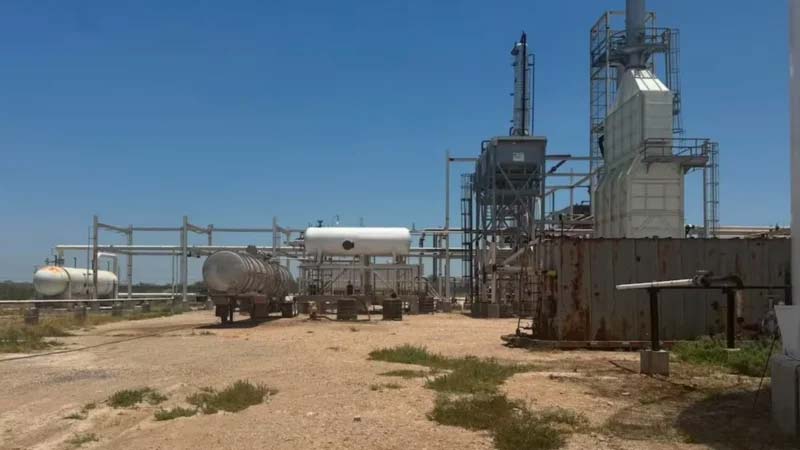 Autoridades aseguraron equipo industrial presuntamente utilizado para el manejo de hidrocarburos ilícitos