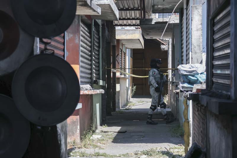 Hallan restos óseos en inmuebles del Mercado Morelos durante cateos