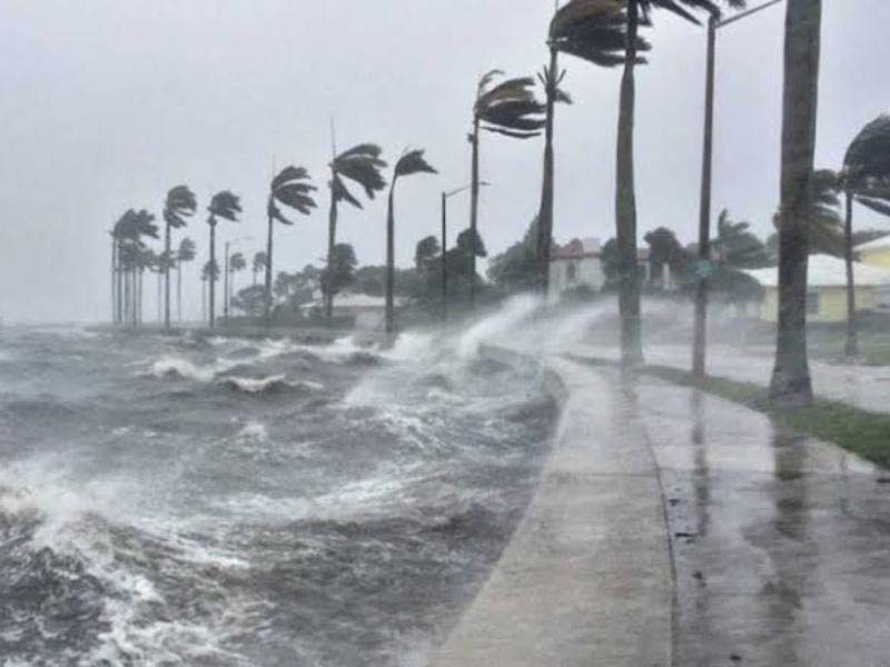 Aunque Genevieve permanece mar adentro, su circulación continuará generando lluvias, viento y oleaje en estados del Pacífico mexicano