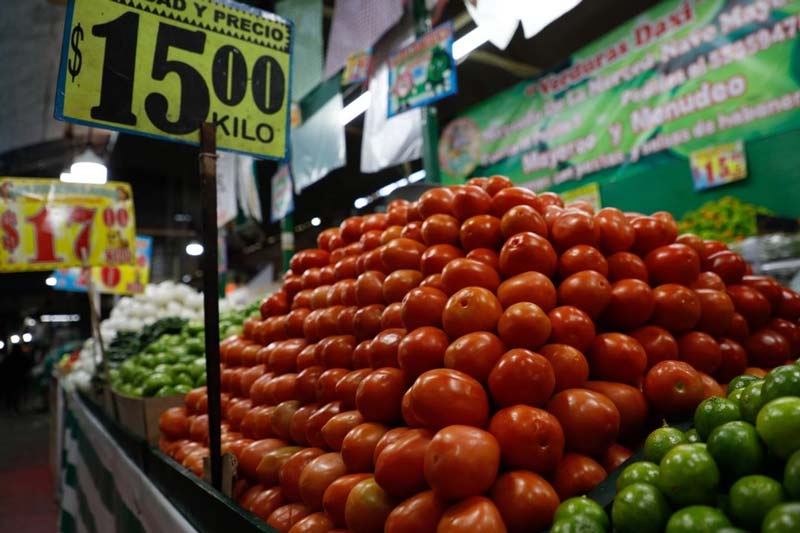 El jitomate fue uno de los productos que más bajó de precio en julio, con una disminución de 29.20%
